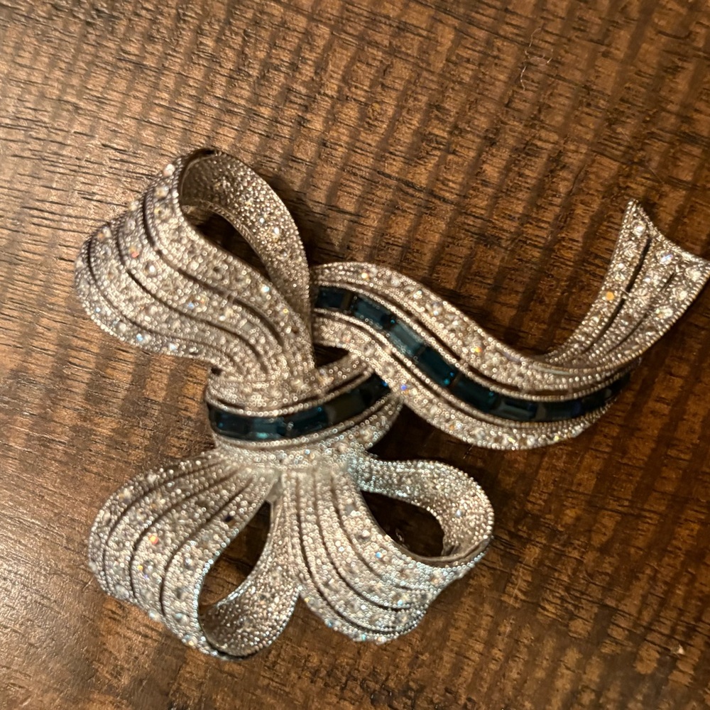 Silver Ribbon Brooch
